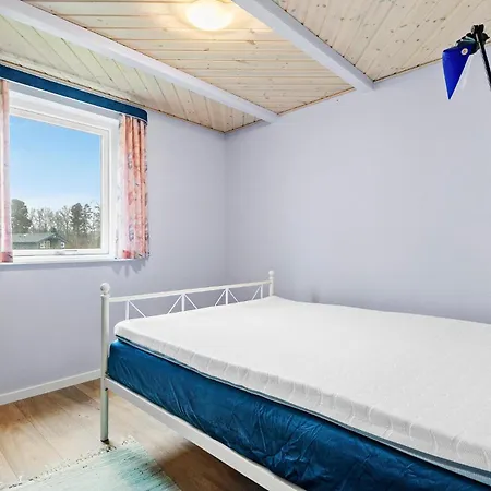 Vakantiehuis 2 Bedroom Beautiful In *