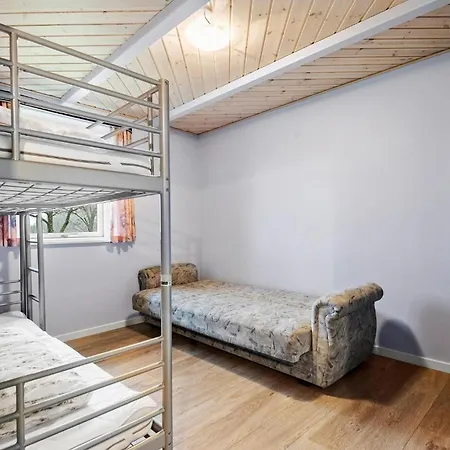 2 Bedroom Beautiful In Сasa de vacaciones *
