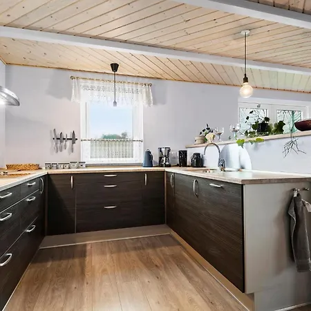 2 Bedroom Beautiful In Сasa de vacaciones Hovborg