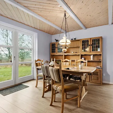 Vakantiehuis 2 Bedroom Beautiful In *