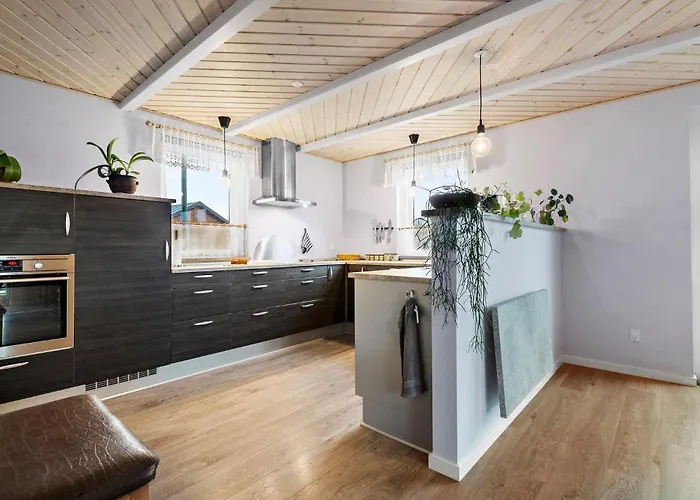 2 Bedroom Beautiful In 度假居